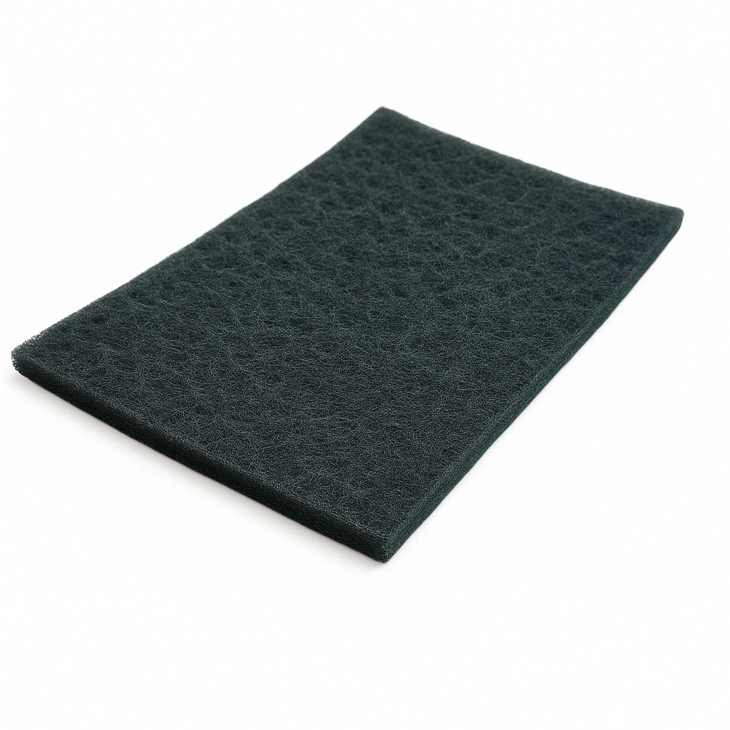 Hand-Schleifvlies zur Vorbereitung der Badewanne vor dem Auftragen von EKOPEL